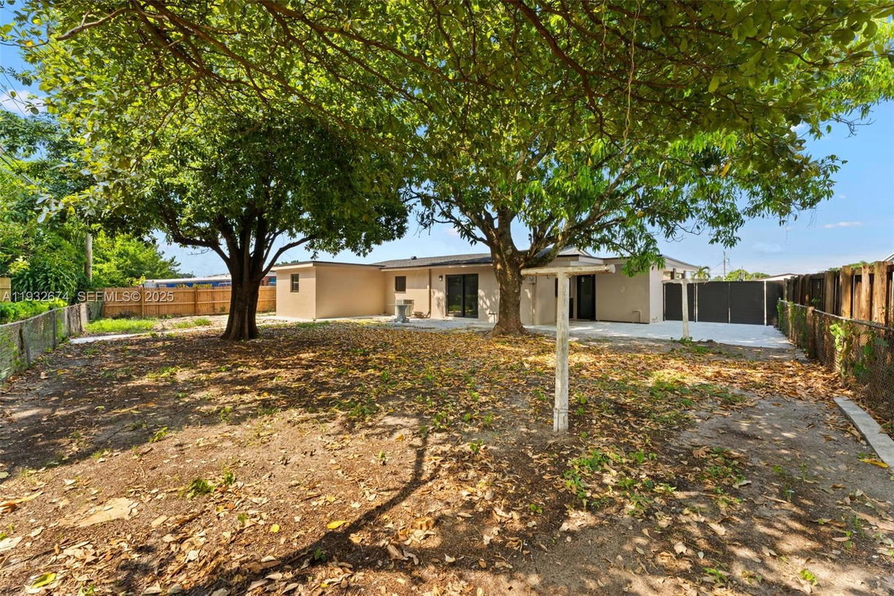 Real estate property located at 17211 43rd Ave, Miami-dade, Carol City 1 St Addn, Miami Gardens, FL