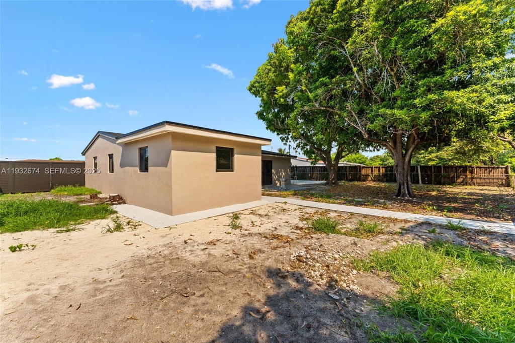 Real estate property located at 17211 43rd Ave, Miami-dade, Carol City 1 St Addn, Miami Gardens, FL