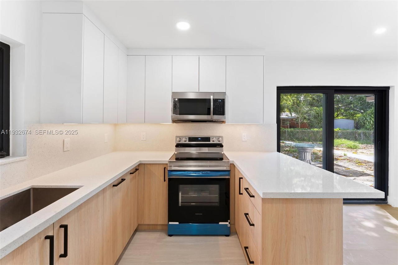 Real estate property located at 17211 43rd Ave, Miami-dade, Carol City 1 St Addn, Miami Gardens, FL