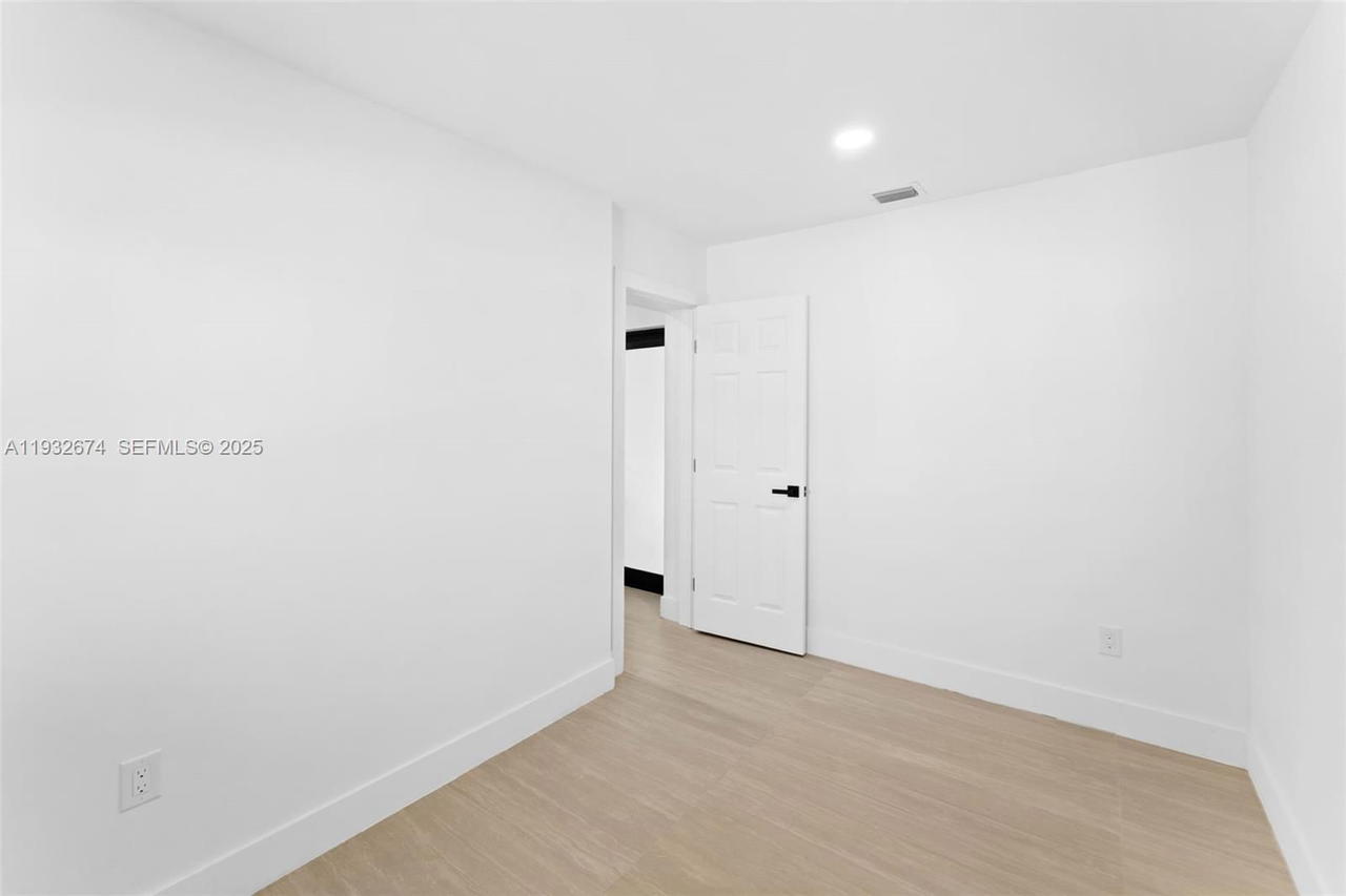 Real estate property located at 17211 43rd Ave, Miami-dade, Carol City 1 St Addn, Miami Gardens, FL