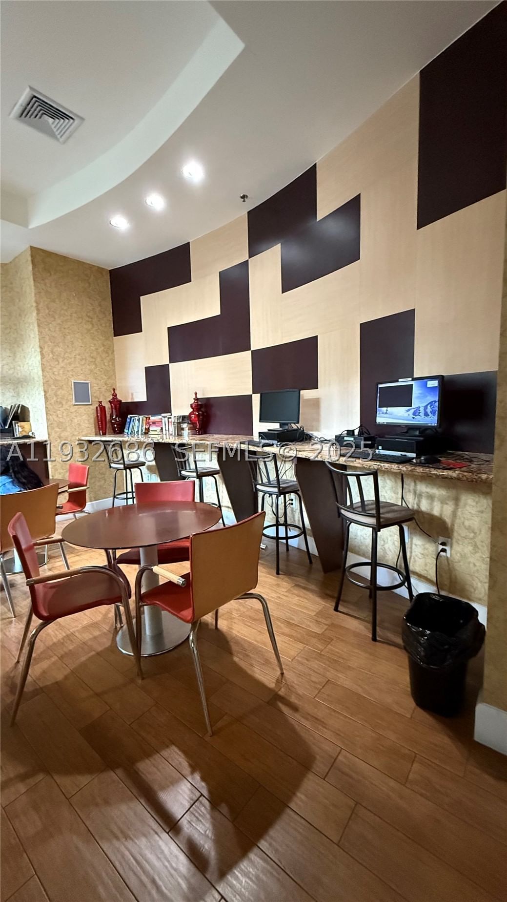 Real estate property located at 1830 Radius Dr #915, Broward, Radius Condo, Hollywood, FL