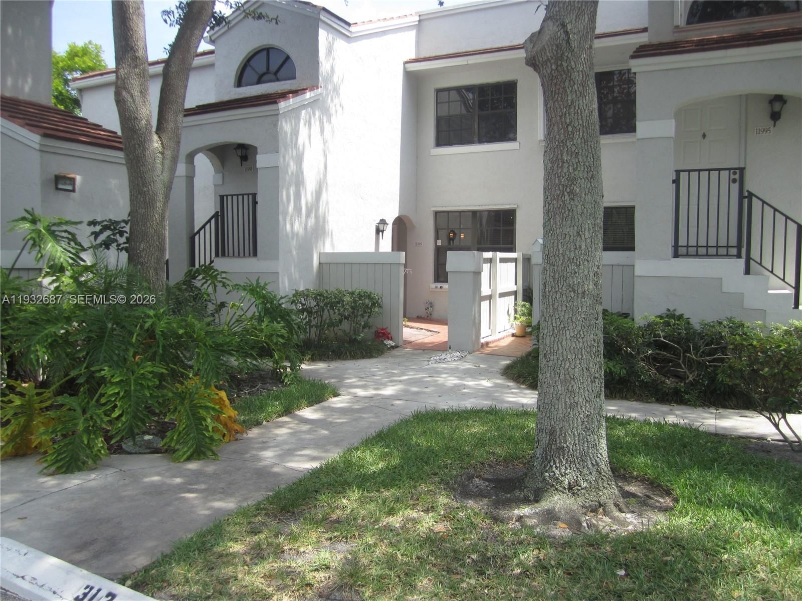 Real estate property located at 11989 11th St #11989, Broward, Pierpointe Five Condo Ii, Pembroke Pines, FL