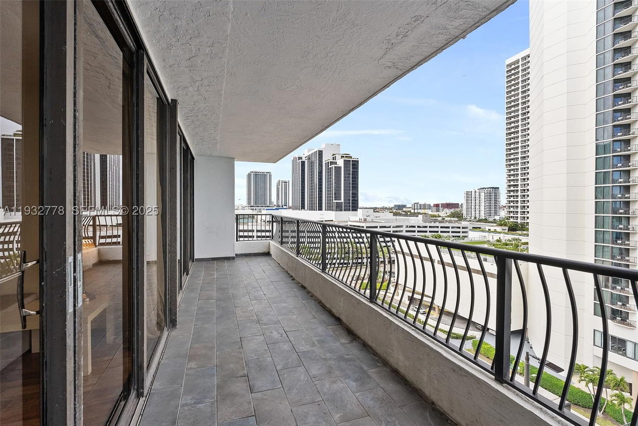 Real estate property located at 555 15th St #14G, Miami-dade, Venetia Condo, Miami, FL