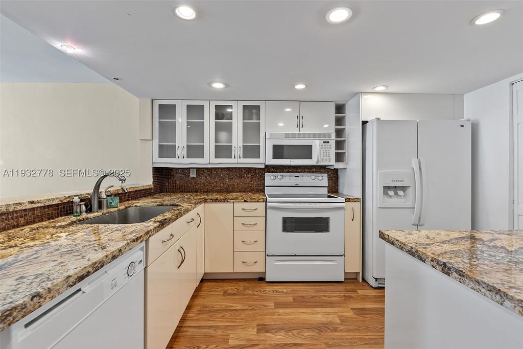 Real estate property located at 555 15th St #14G, Miami-dade, Venetia Condo, Miami, FL
