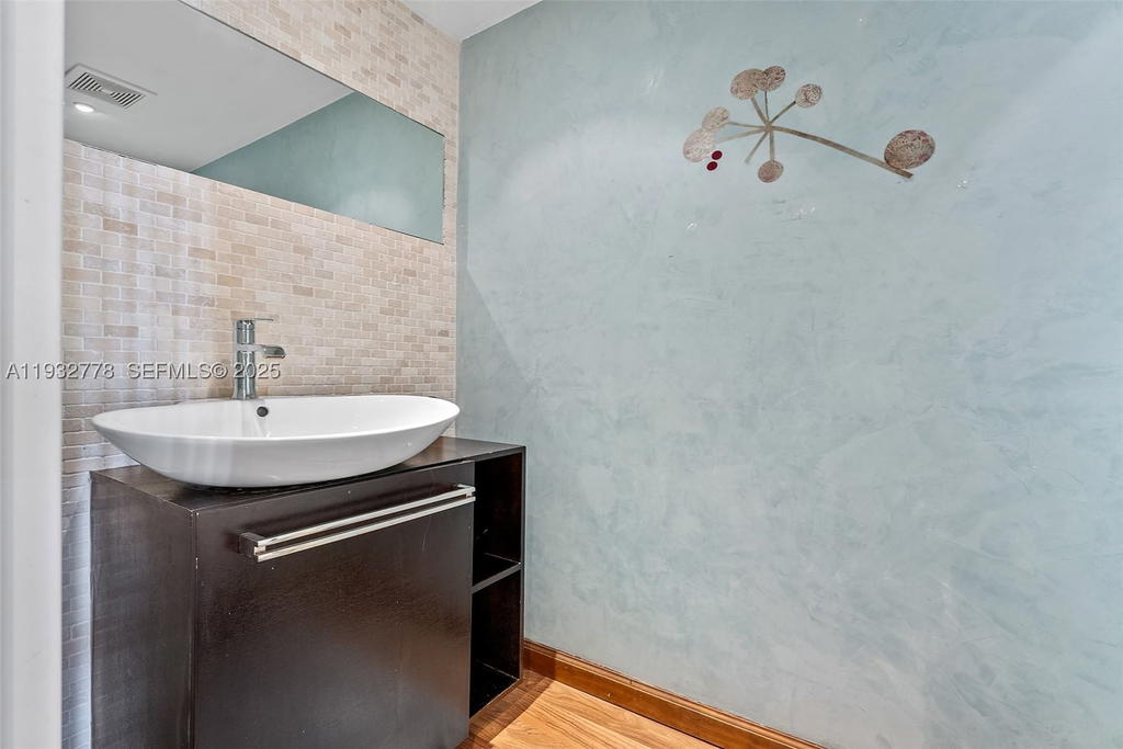 Real estate property located at 555 15th St #14G, Miami-dade, Venetia Condo, Miami, FL