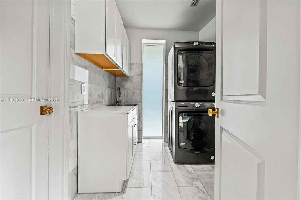 Real estate property located at 680 Buttonwood Ln, Miami-dade, Bay Point, Miami, FL