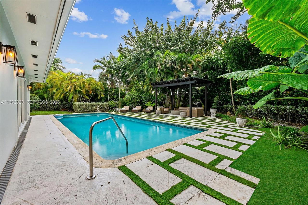 Real estate property located at 680 Buttonwood Ln, Miami-dade, Bay Point, Miami, FL