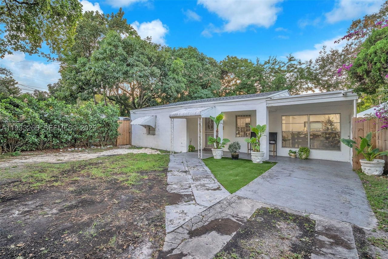 Real estate property located at 14140 10th Ave, Miami-dade, Biscayne Highlands, North Miami, FL