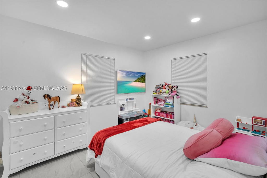 Real estate property located at 14140 10th Ave, Miami-dade, Biscayne Highlands, North Miami, FL