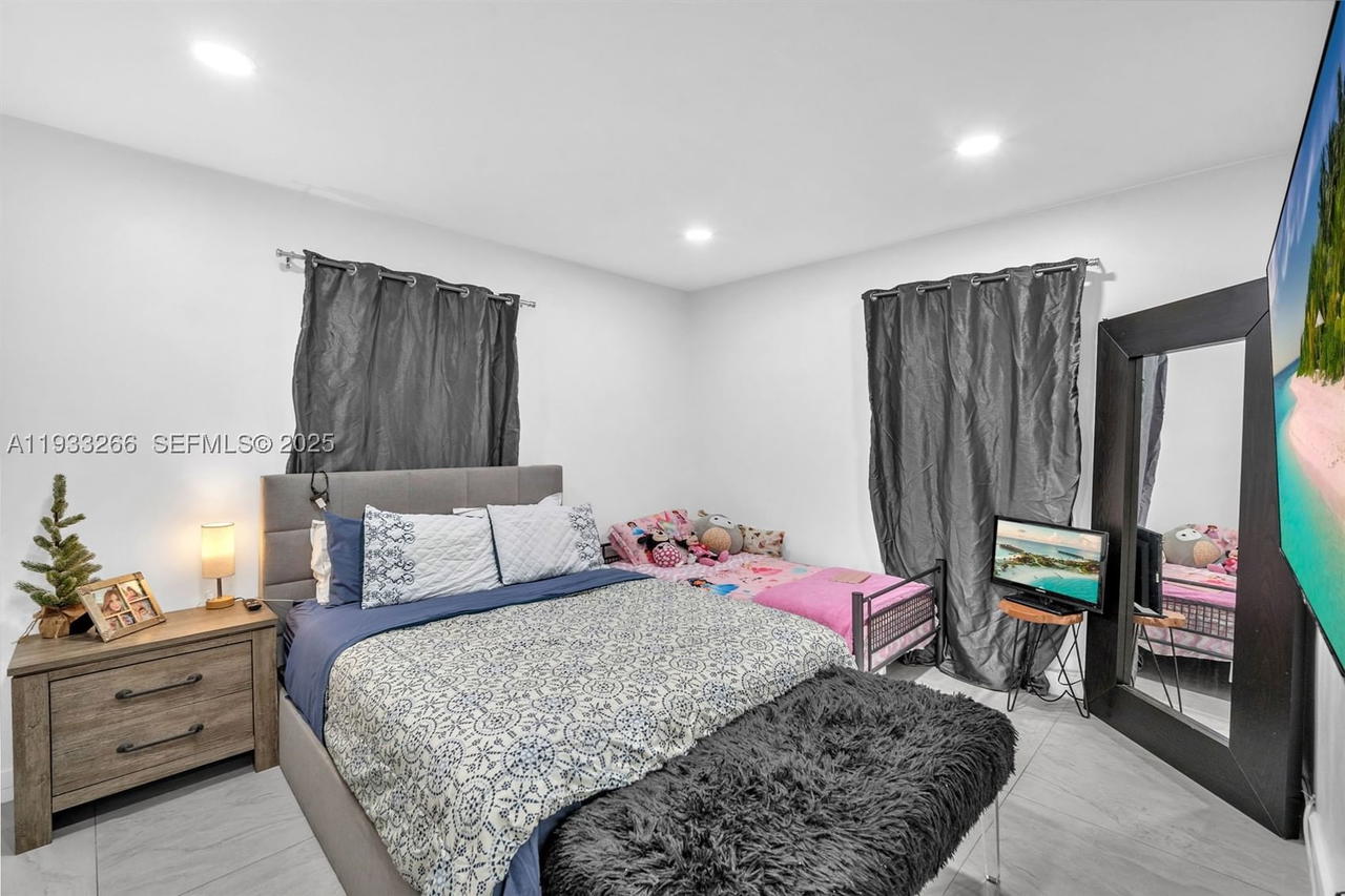 Real estate property located at 14140 10th Ave, Miami-dade, Biscayne Highlands, North Miami, FL
