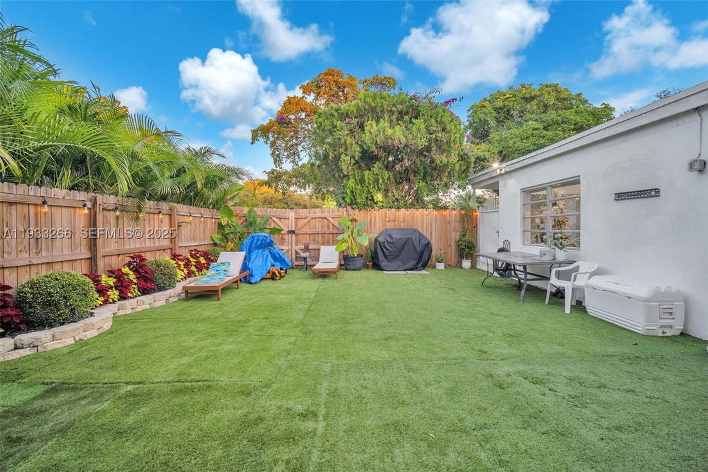 Real estate property located at 14140 10th Ave, Miami-dade, Biscayne Highlands, North Miami, FL