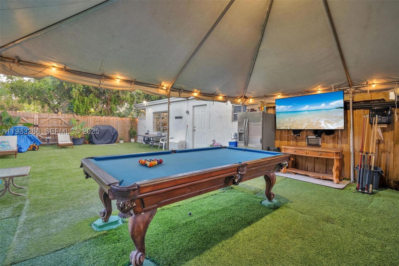 Real estate property located at 14140 10th Ave, Miami-dade, Biscayne Highlands, North Miami, FL