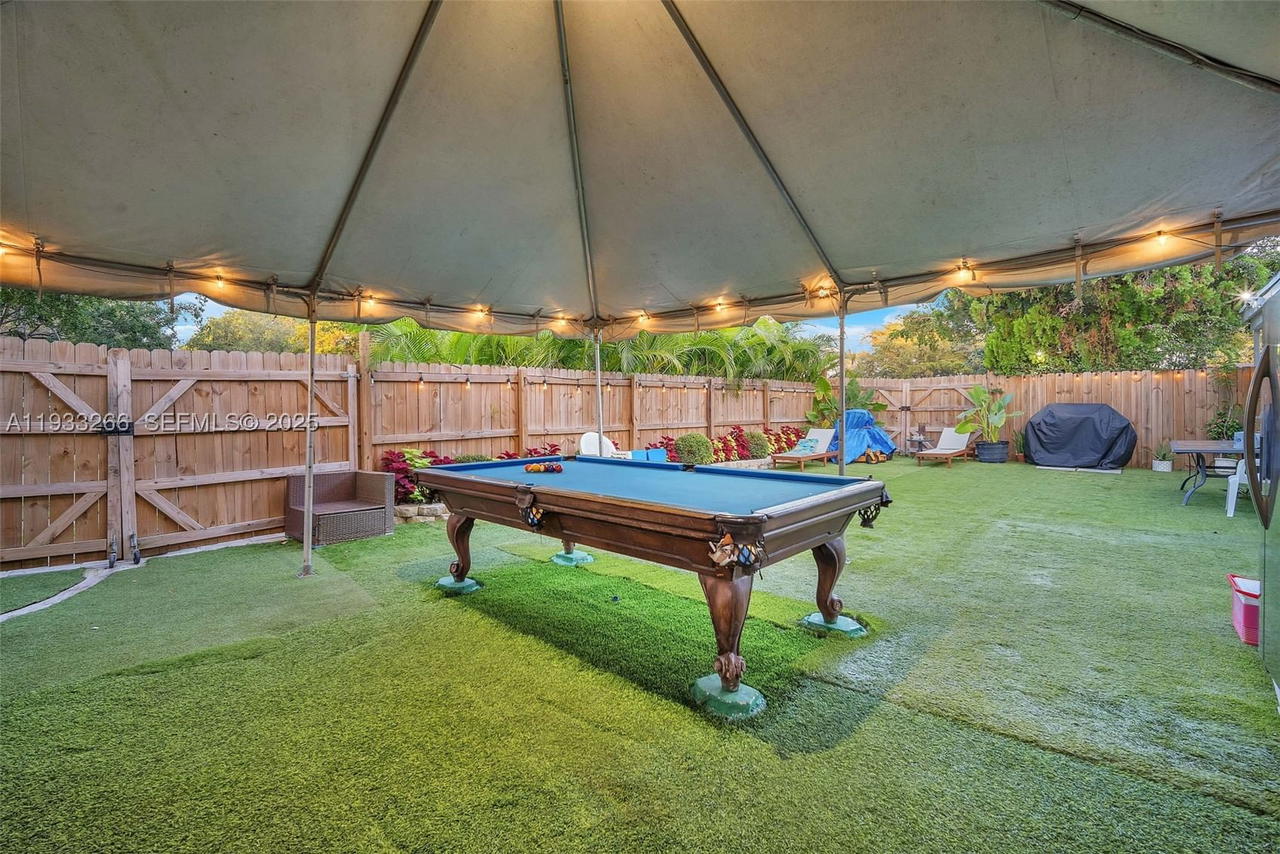 Real estate property located at 14140 10th Ave, Miami-dade, Biscayne Highlands, North Miami, FL