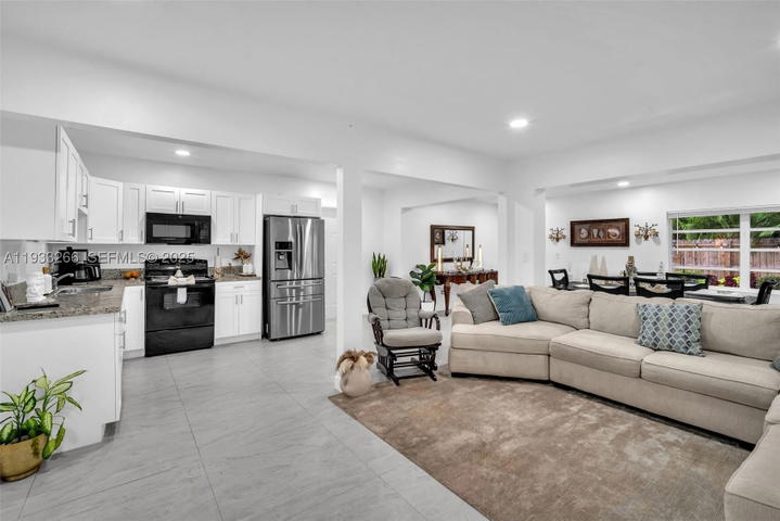 Real estate property located at 14140 10th Ave, Miami-dade, Biscayne Highlands, North Miami, FL