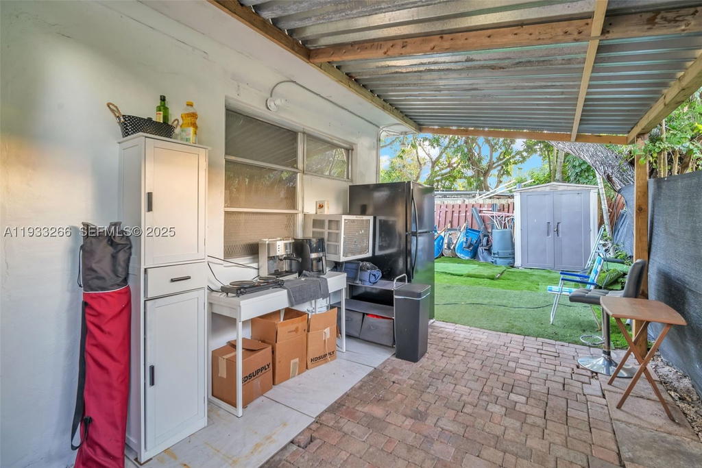 Real estate property located at 14140 10th Ave, Miami-dade, Biscayne Highlands, North Miami, FL