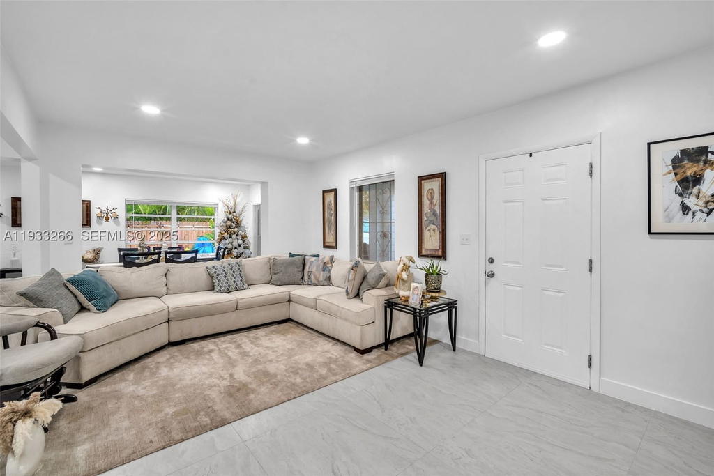Real estate property located at 14140 10th Ave, Miami-dade, Biscayne Highlands, North Miami, FL