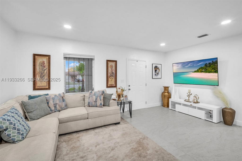 Real estate property located at 14140 10th Ave, Miami-dade, Biscayne Highlands, North Miami, FL