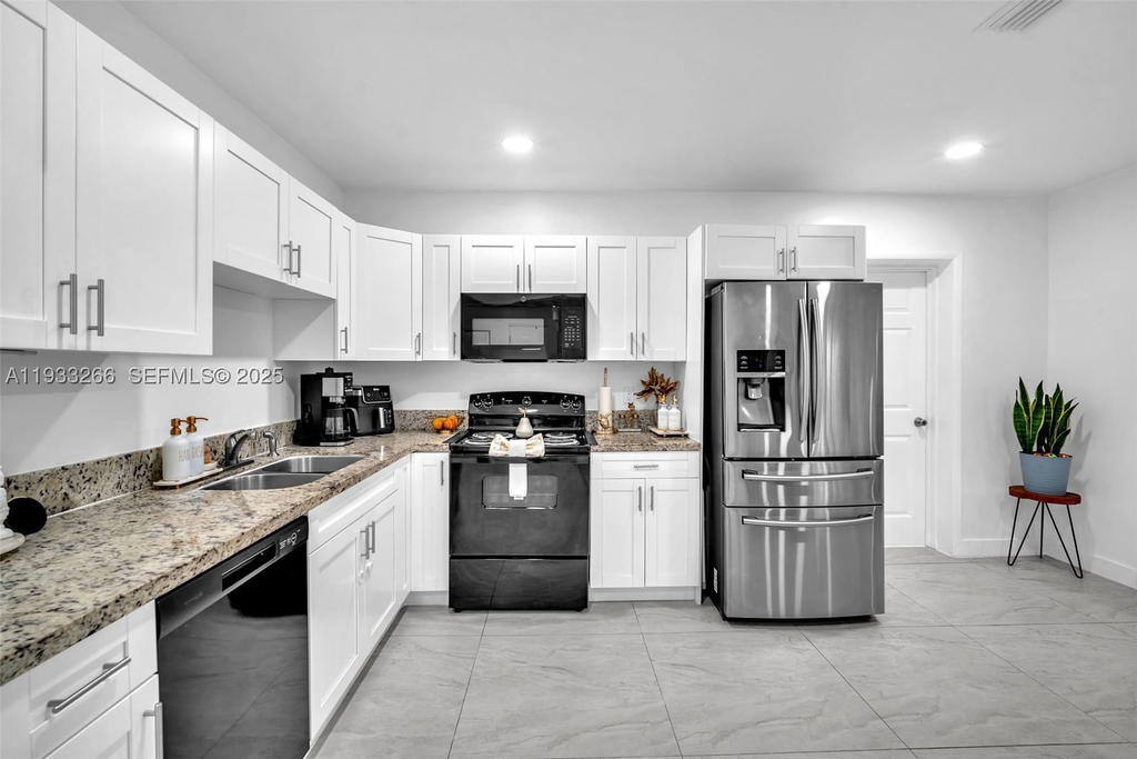 Real estate property located at 14140 10th Ave, Miami-dade, Biscayne Highlands, North Miami, FL