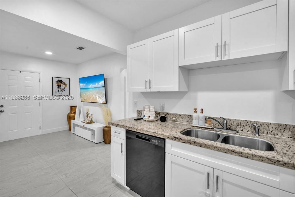 Real estate property located at 14140 10th Ave, Miami-dade, Biscayne Highlands, North Miami, FL