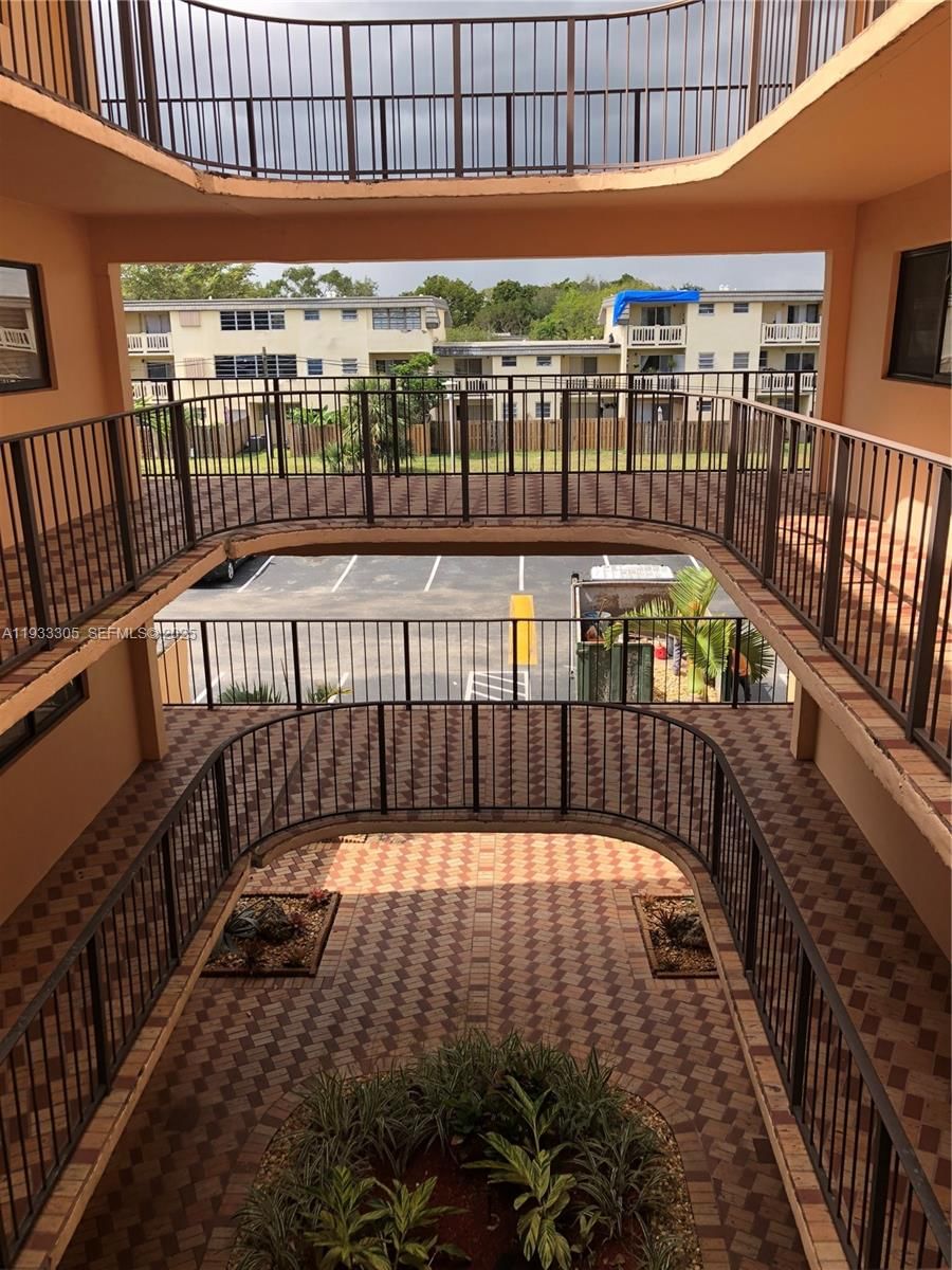 Real estate property located at 8400 133rd Ave Rd #324, Miami-dade, The Horizons West Condo #, Miami, FL