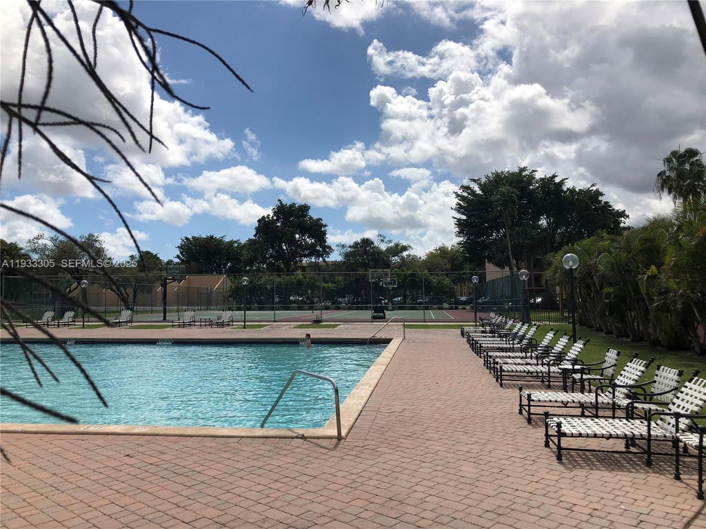 Real estate property located at 8400 133rd Ave Rd #324, Miami-dade, The Horizons West Condo #, Miami, FL