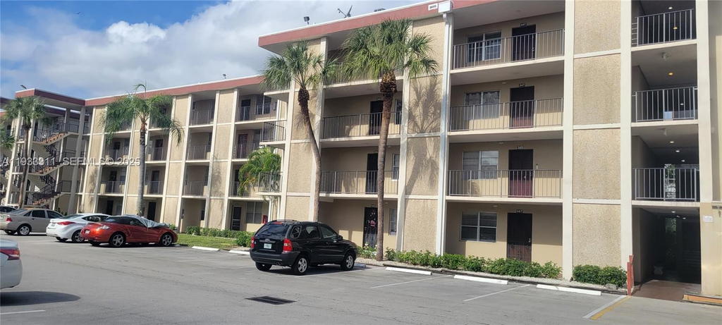 Real estate property located at 2601 48TH TERRACE #147, Broward, Cypress Chase Condo No 8, Lauderdale Lakes, FL