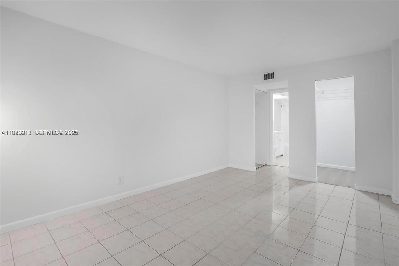 Real estate property located at 2601 48TH TERRACE #147, Broward, Cypress Chase Condo No 8, Lauderdale Lakes, FL