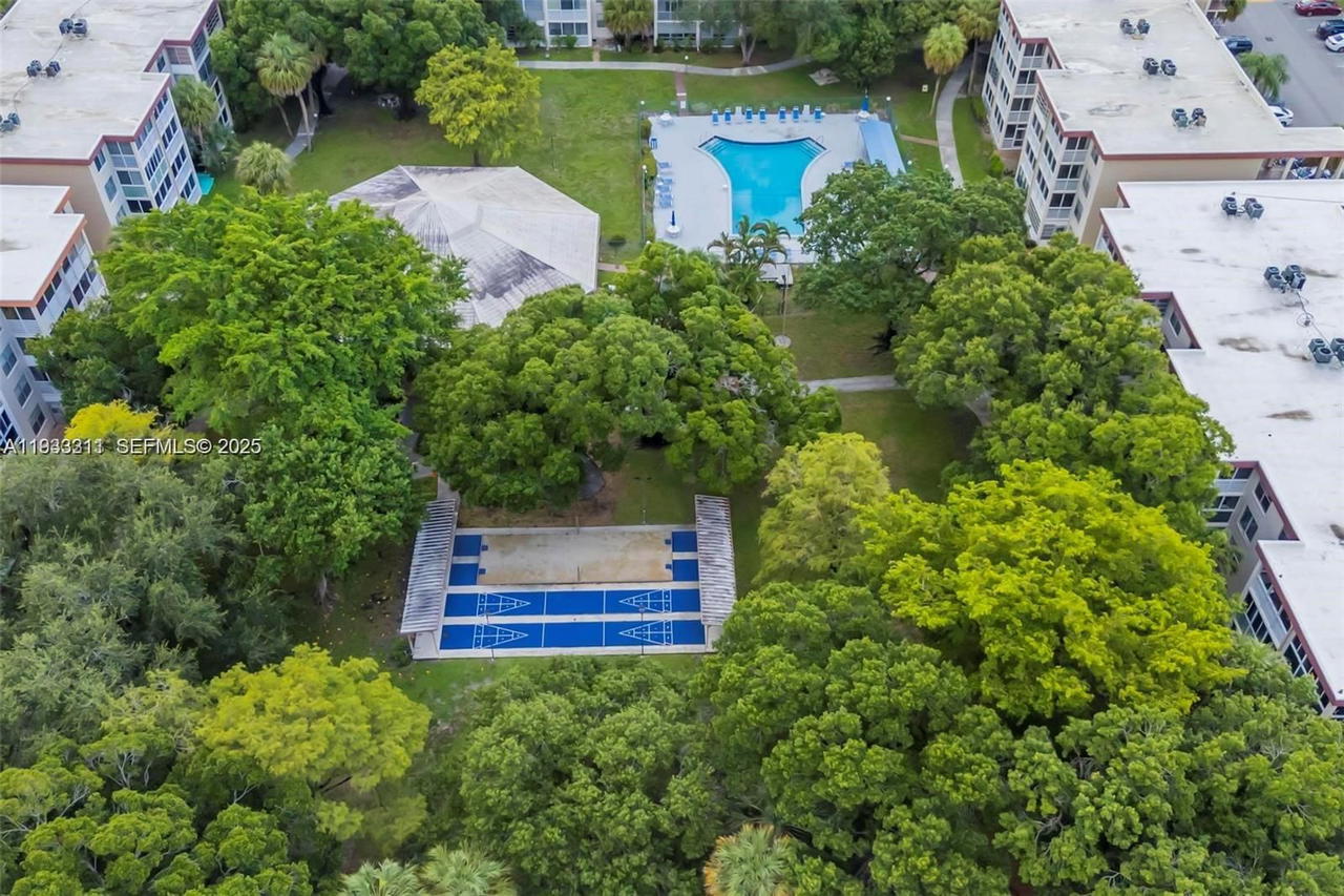 Real estate property located at 2601 48TH TERRACE #147, Broward, Cypress Chase Condo No 8, Lauderdale Lakes, FL