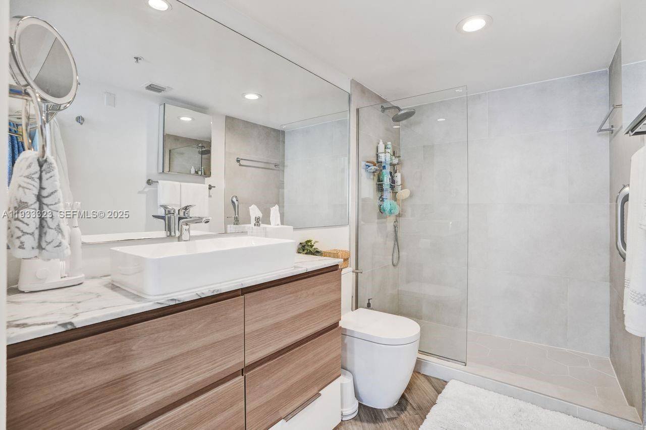 Real estate property located at 1 Century Ln #510, Miami-dade, The Vistas Condo, Miami Beach, FL