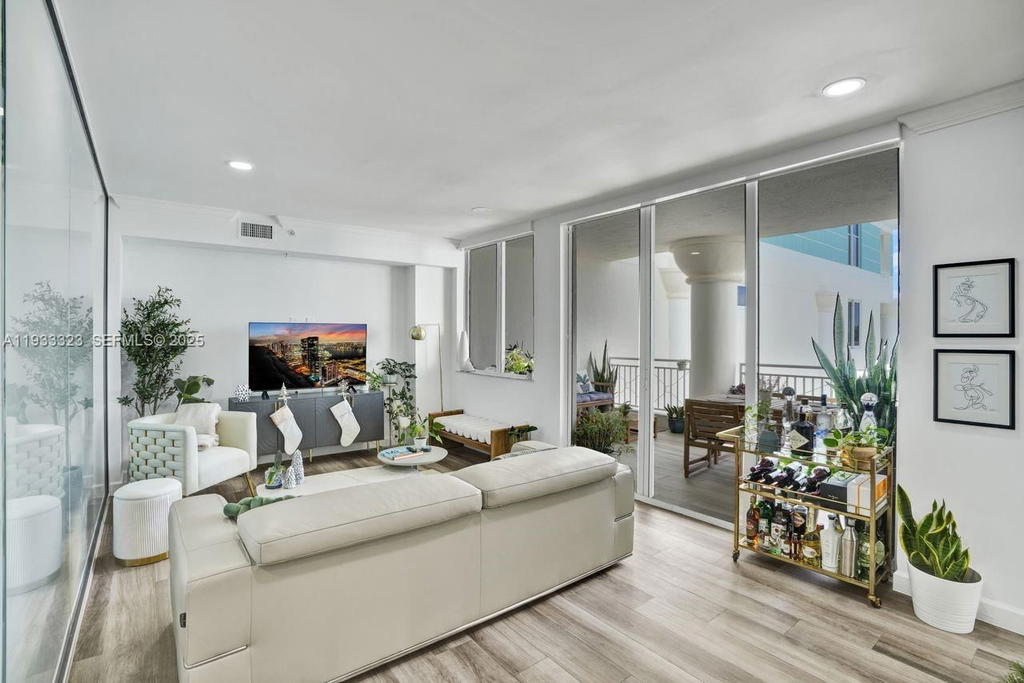 Real estate property located at 1 Century Ln #510, Miami-dade, The Vistas Condo, Miami Beach, FL