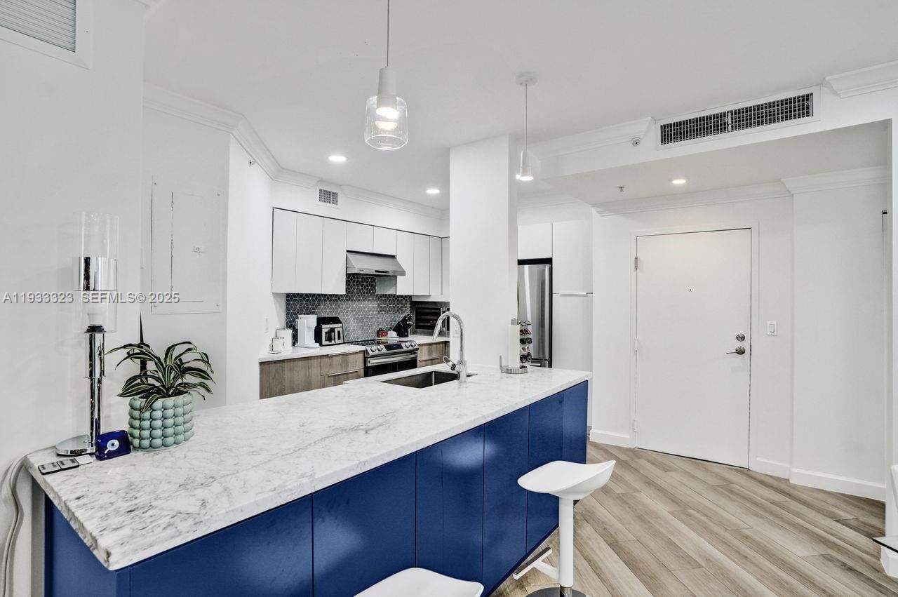 Real estate property located at 1 Century Ln #510, Miami-dade, The Vistas Condo, Miami Beach, FL