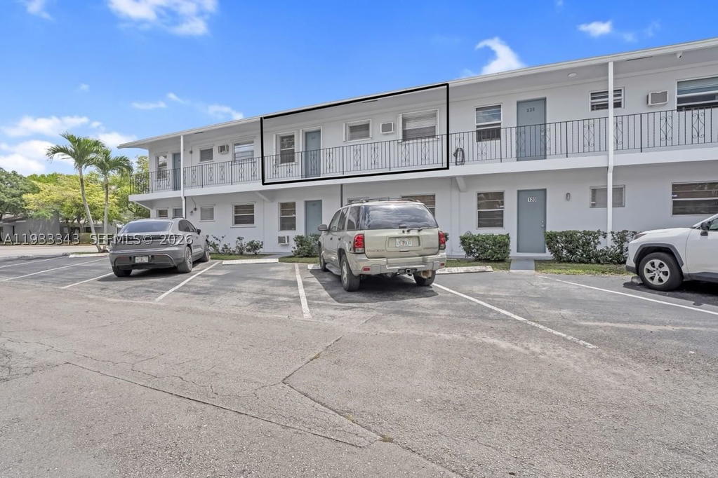 Real estate property located at 7401 Pines Blvd #221, Broward, Pembroke House Condo, Pembroke Pines, FL