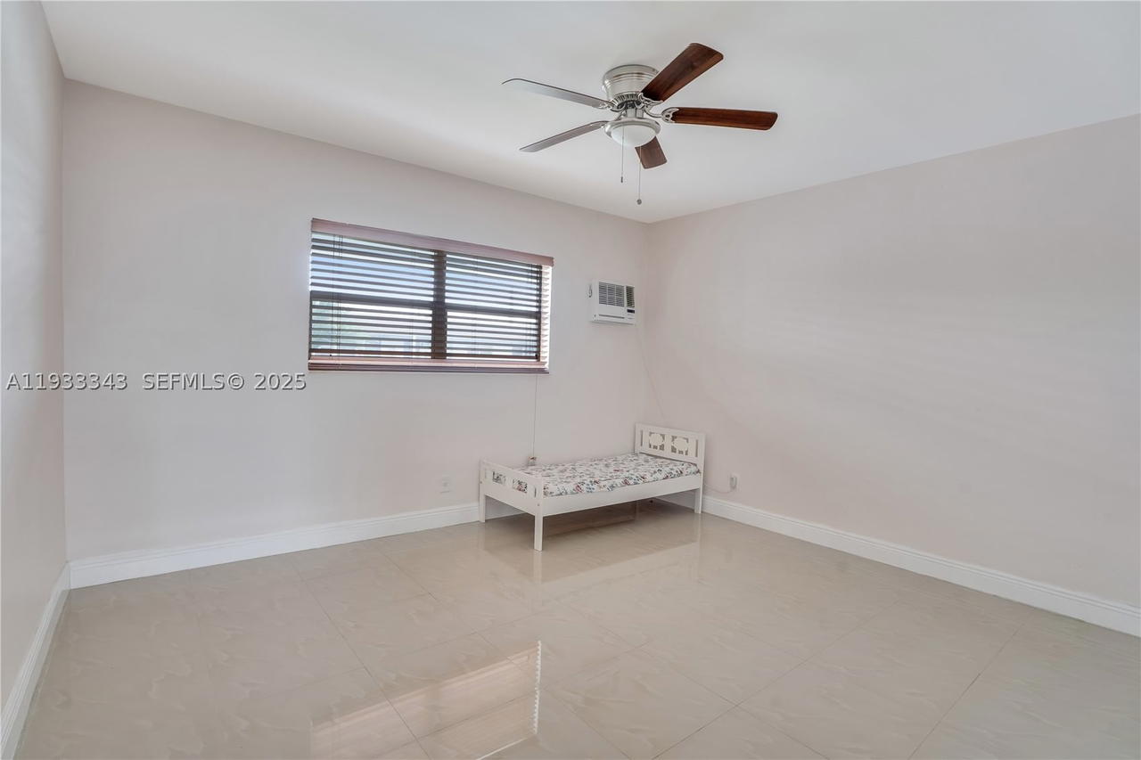 Real estate property located at 7401 Pines Blvd #221, Broward, Pembroke House Condo, Pembroke Pines, FL