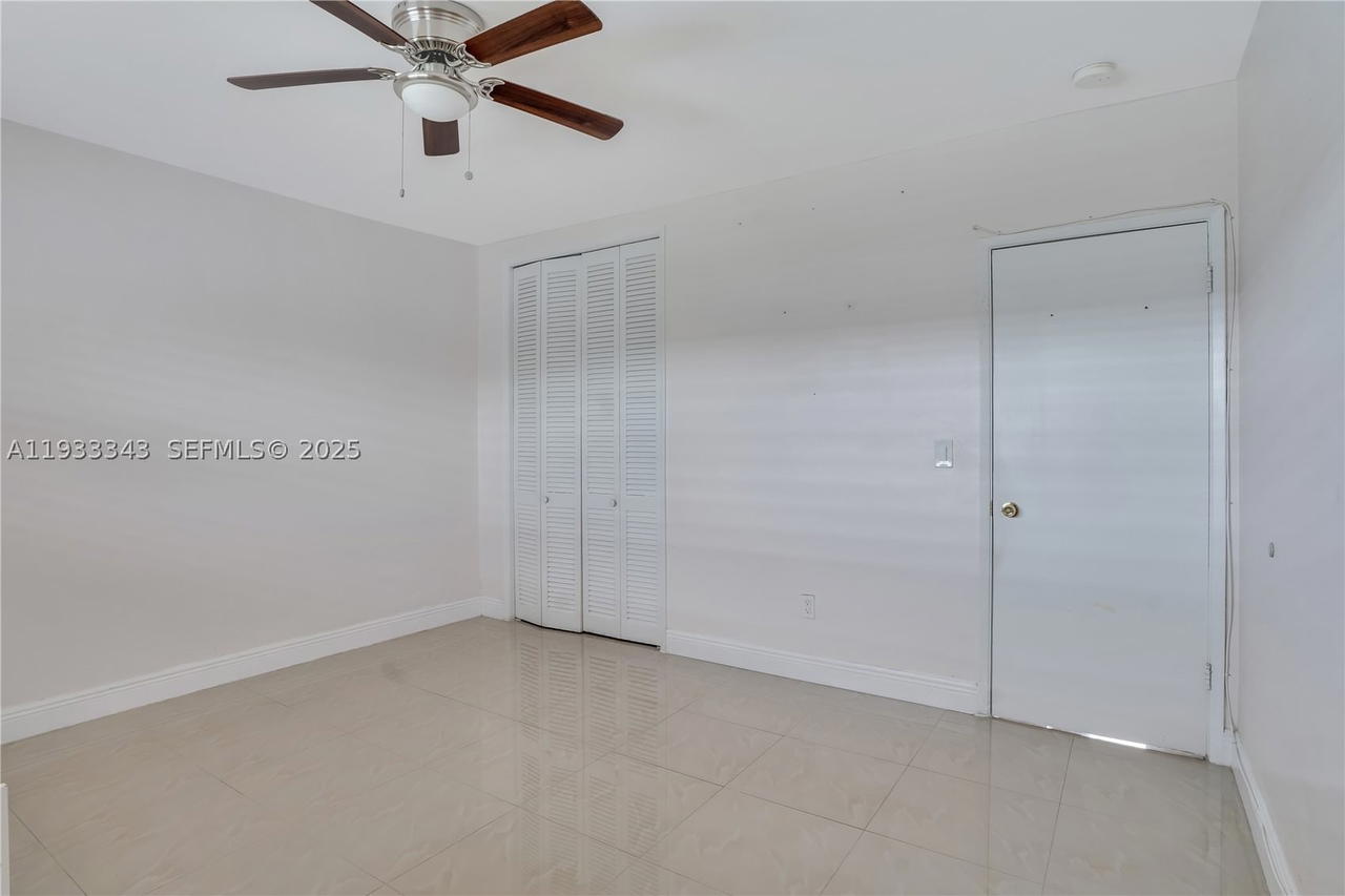 Real estate property located at 7401 Pines Blvd #221, Broward, Pembroke House Condo, Pembroke Pines, FL