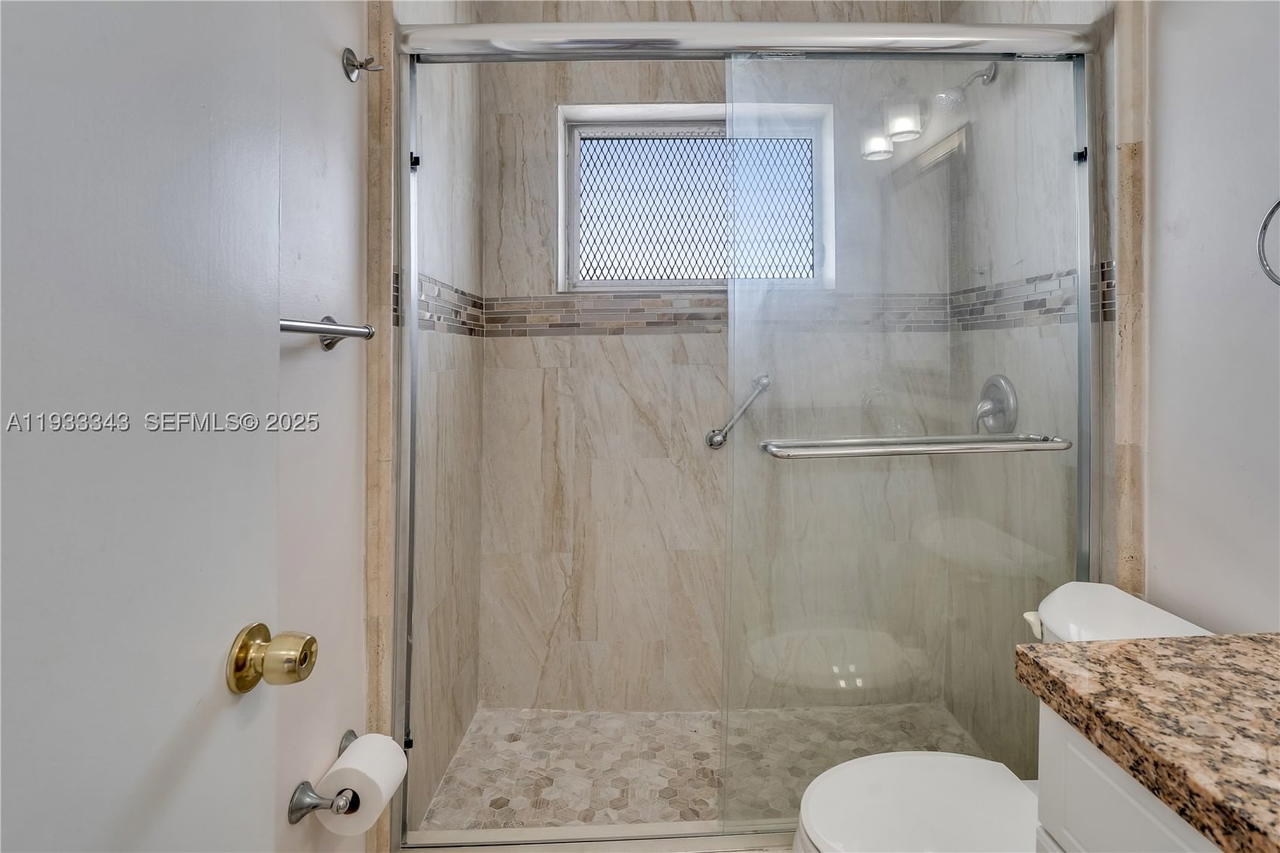 Real estate property located at 7401 Pines Blvd #221, Broward, Pembroke House Condo, Pembroke Pines, FL