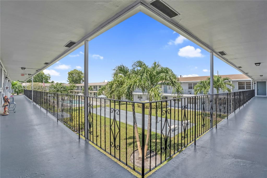 Real estate property located at 7401 Pines Blvd #221, Broward, Pembroke House Condo, Pembroke Pines, FL