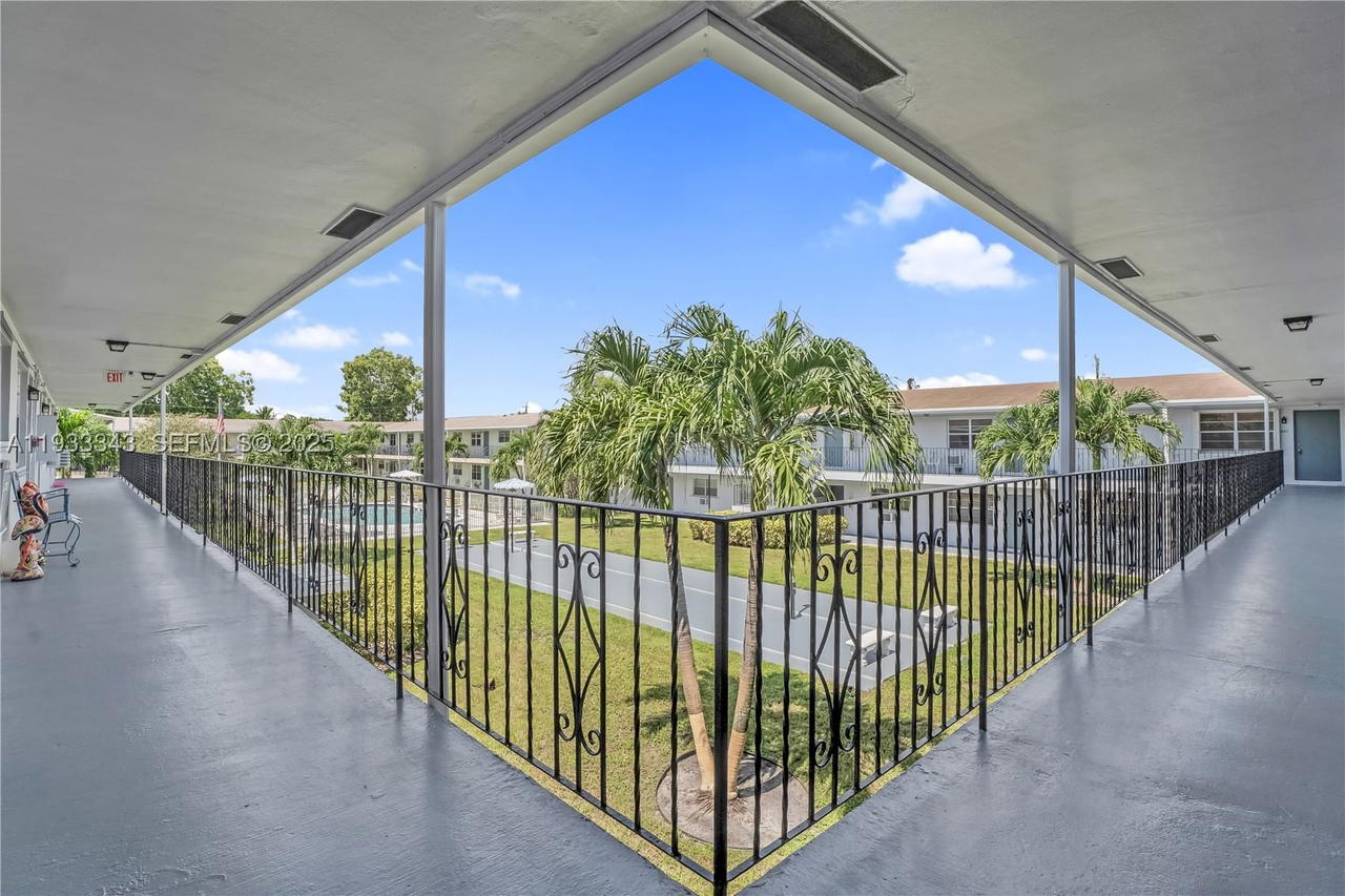 Real estate property located at 7401 Pines Blvd #221, Broward, Pembroke House Condo, Pembroke Pines, FL