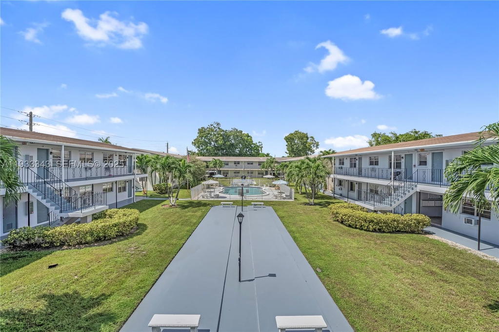 Real estate property located at 7401 Pines Blvd #221, Broward, Pembroke House Condo, Pembroke Pines, FL