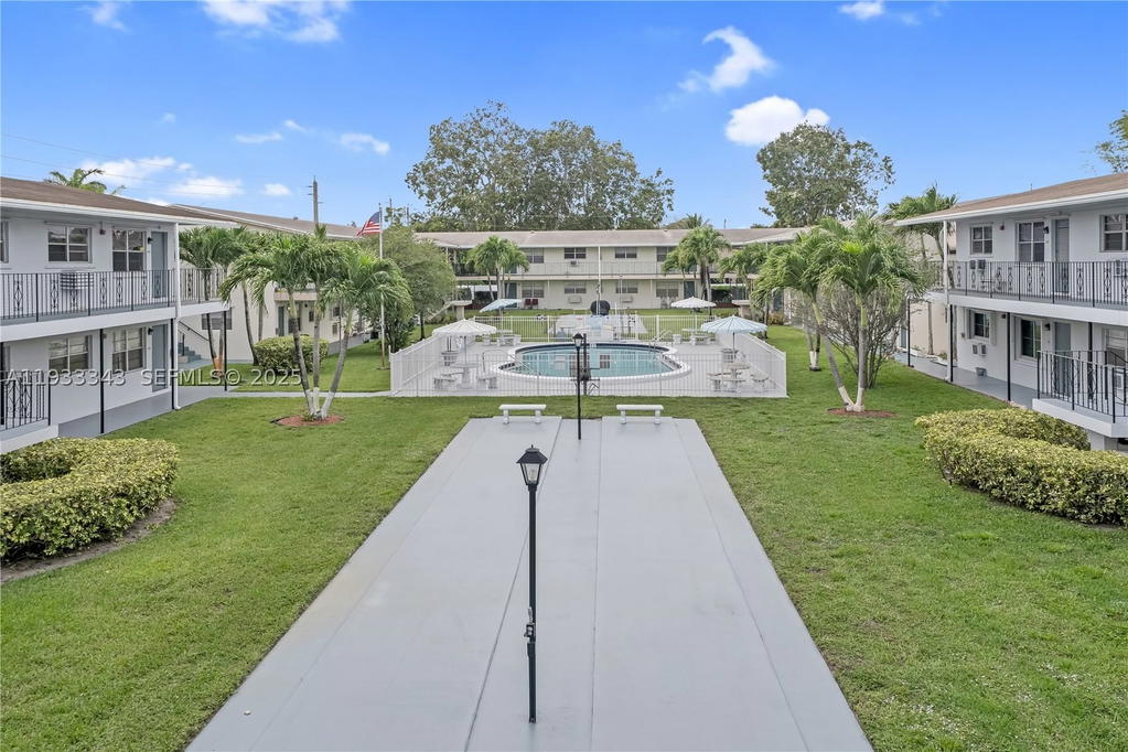 Real estate property located at 7401 Pines Blvd #221, Broward, Pembroke House Condo, Pembroke Pines, FL