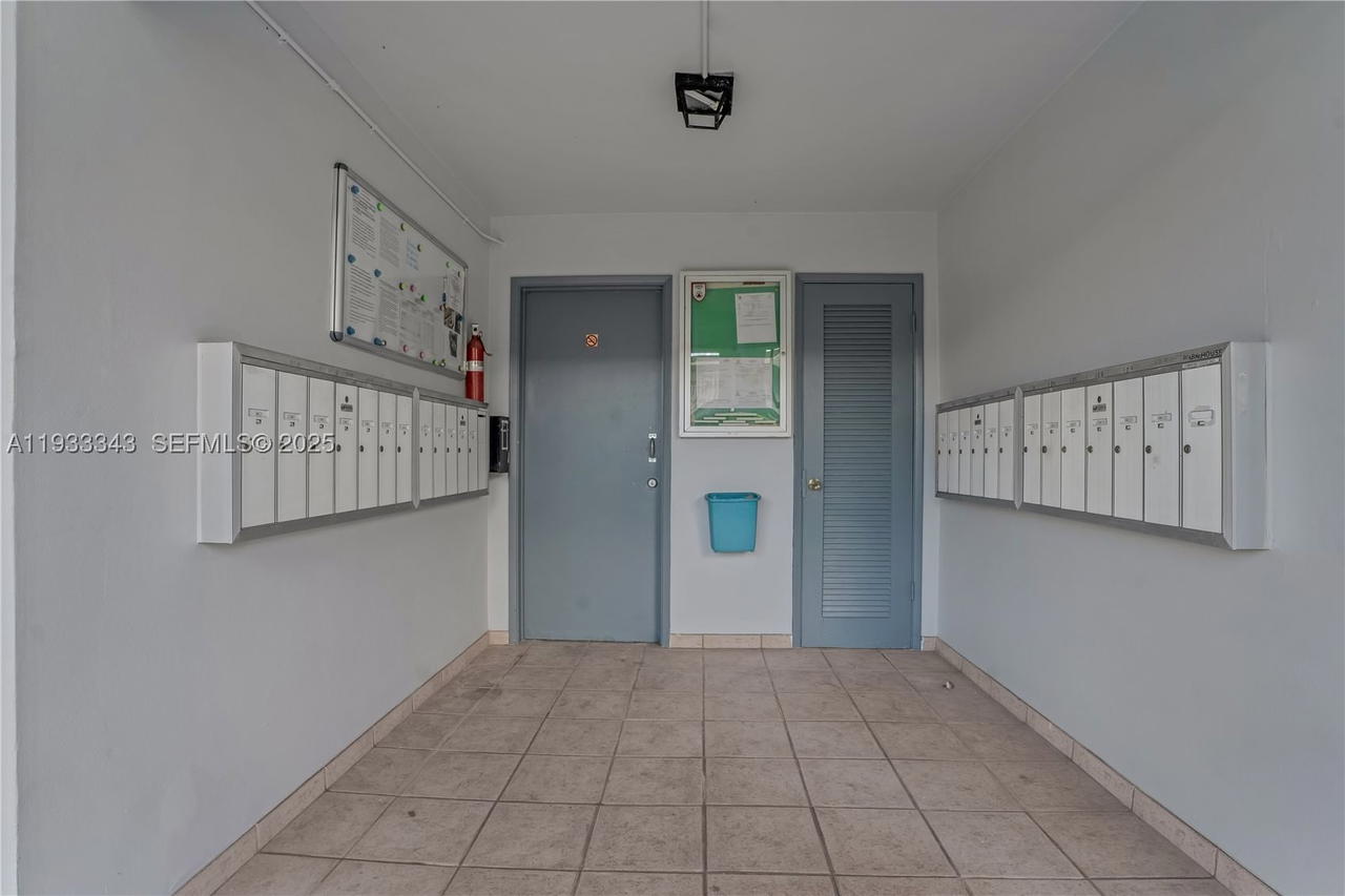 Real estate property located at 7401 Pines Blvd #221, Broward, Pembroke House Condo, Pembroke Pines, FL