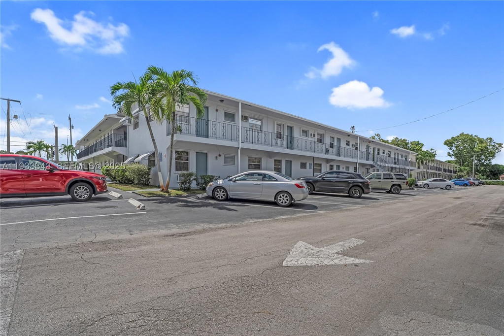 Real estate property located at 7401 Pines Blvd #221, Broward, Pembroke House Condo, Pembroke Pines, FL