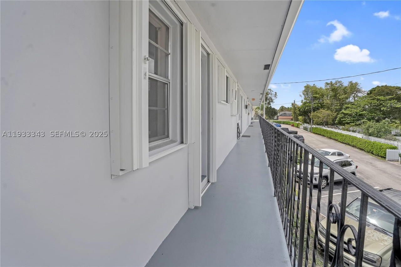 Real estate property located at 7401 Pines Blvd #221, Broward, Pembroke House Condo, Pembroke Pines, FL