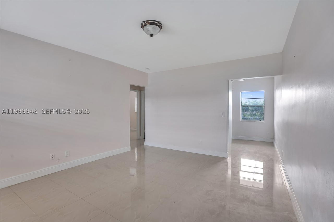 Real estate property located at 7401 Pines Blvd #221, Broward, Pembroke House Condo, Pembroke Pines, FL