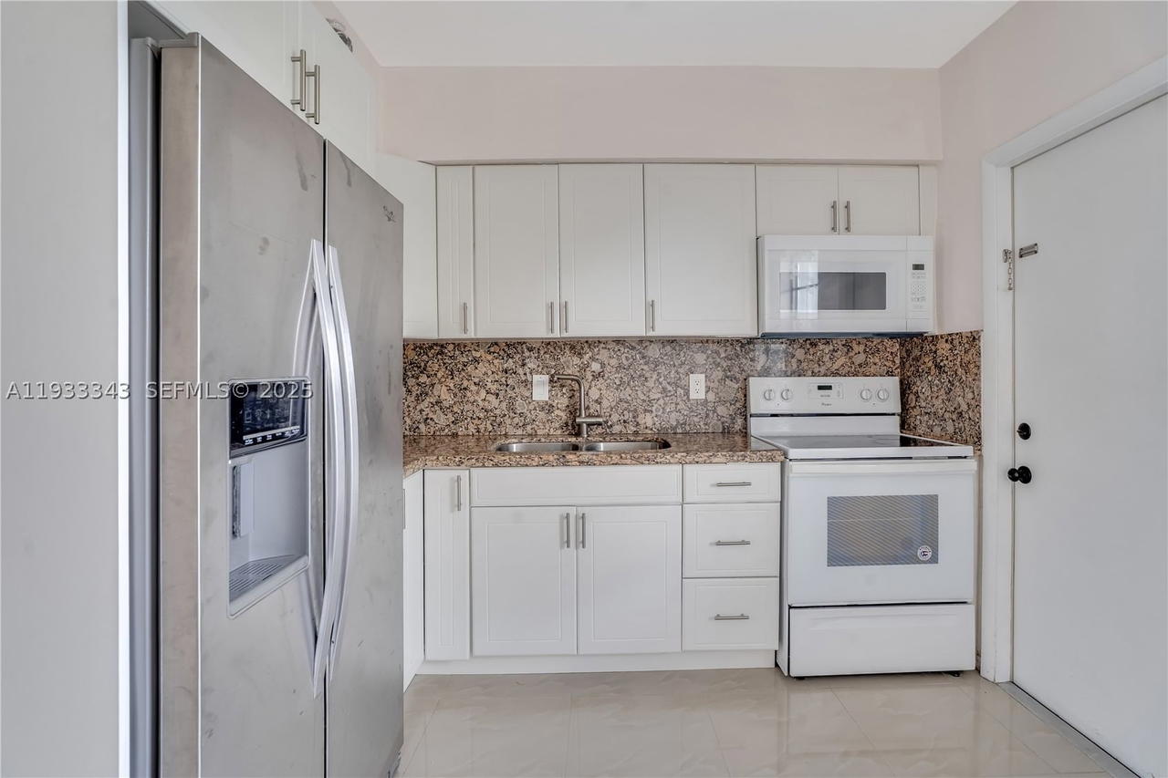 Real estate property located at 7401 Pines Blvd #221, Broward, Pembroke House Condo, Pembroke Pines, FL
