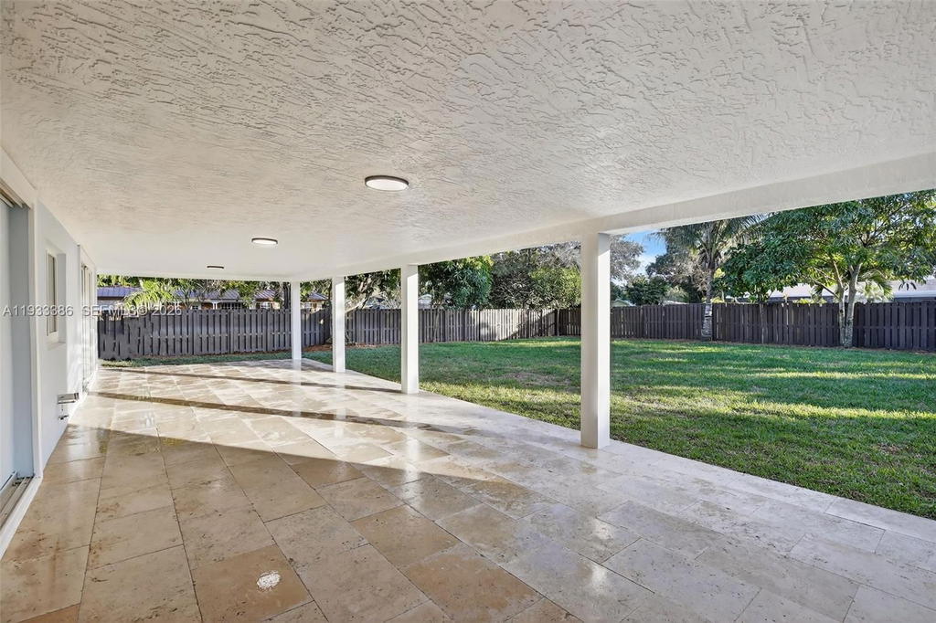 Real estate property located at 6800 7th St, Broward, Plantation Gardens Sec 5, Plantation, FL