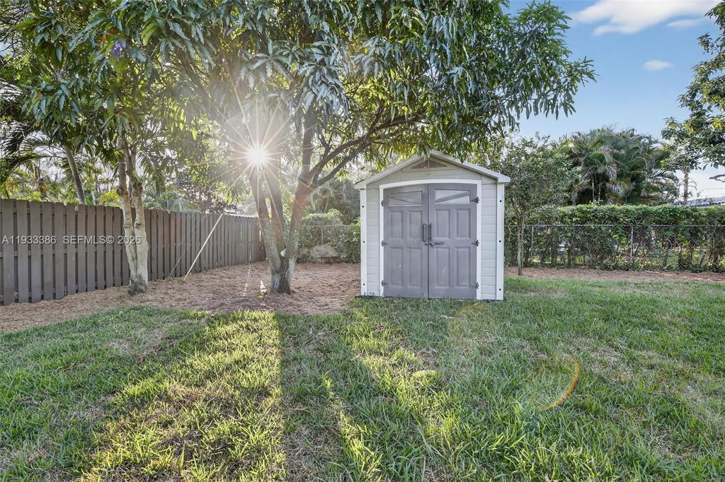 Real estate property located at 6800 7th St, Broward, Plantation Gardens Sec 5, Plantation, FL