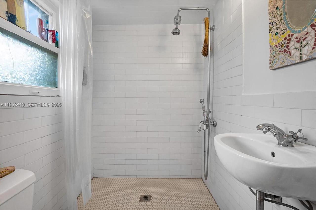 Real estate property located at 9210 4th Ave, Miami-dade, Pinewood Park Pl Amd 2nd, Miami, FL