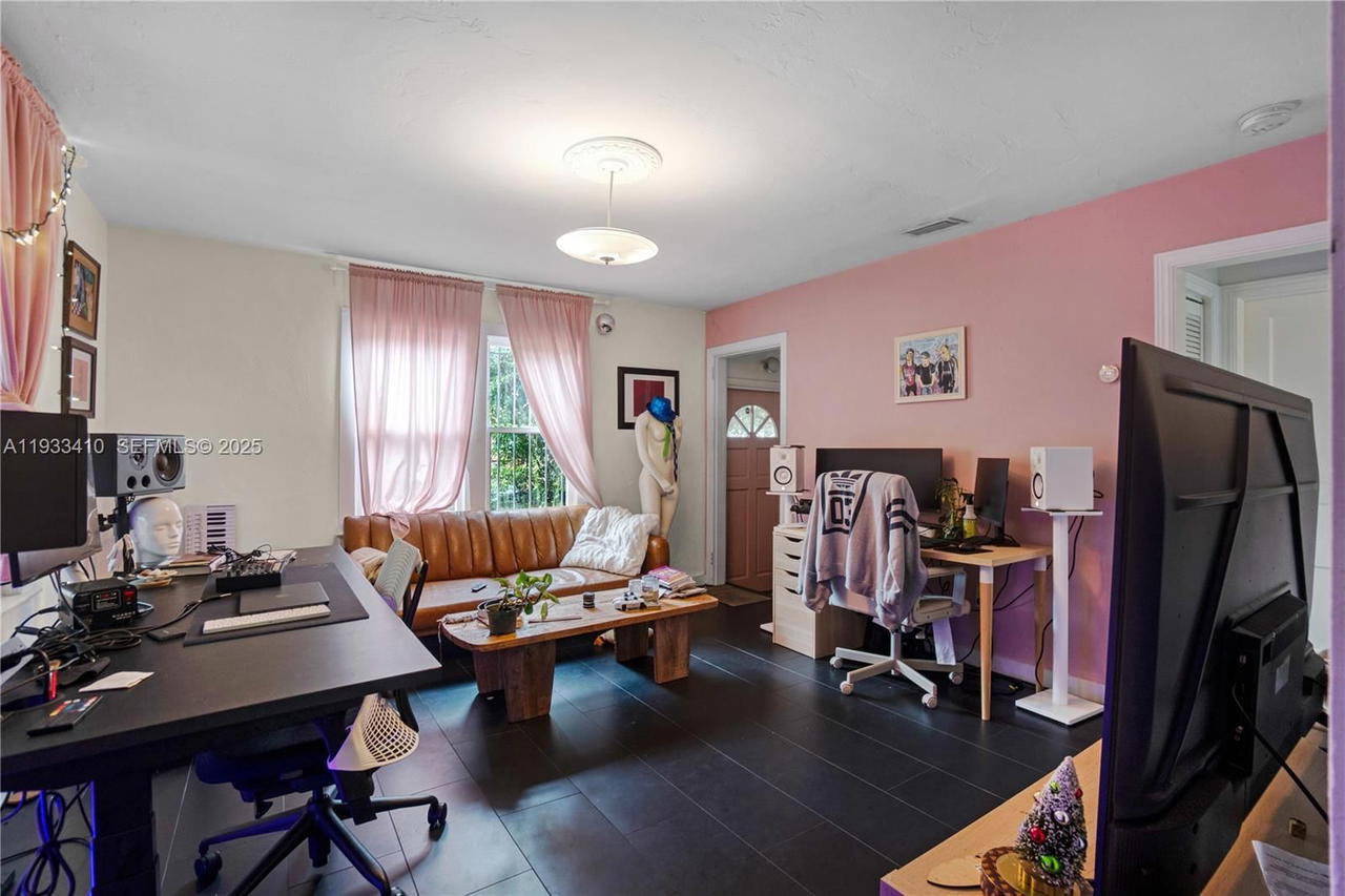 Real estate property located at 9210 4th Ave, Miami-dade, Pinewood Park Pl Amd 2nd, Miami, FL
