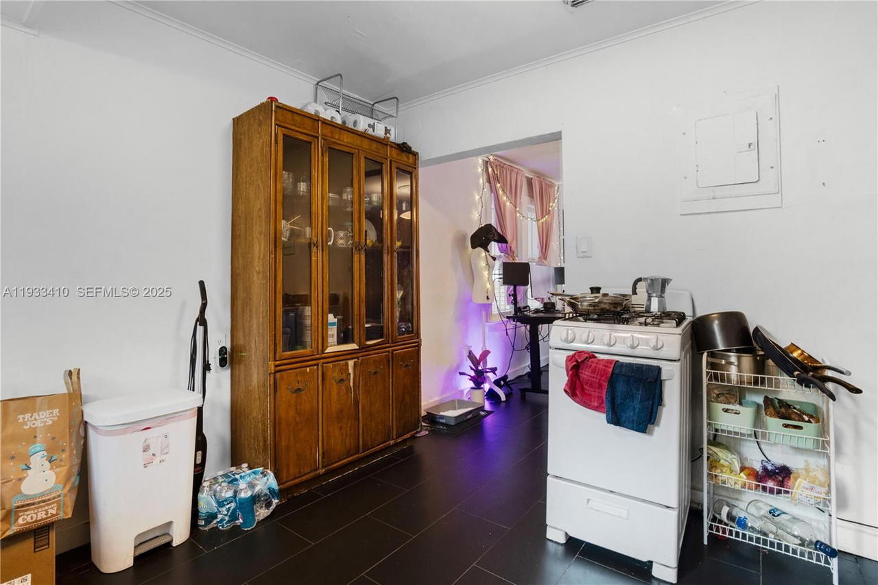 Real estate property located at 9210 4th Ave, Miami-dade, Pinewood Park Pl Amd 2nd, Miami, FL