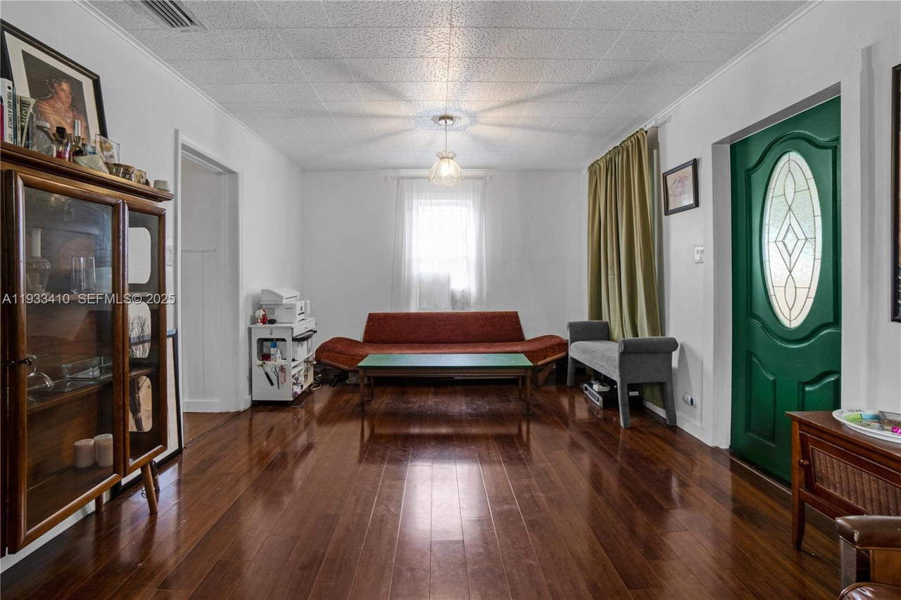 Real estate property located at 9210 4th Ave, Miami-dade, Pinewood Park Pl Amd 2nd, Miami, FL